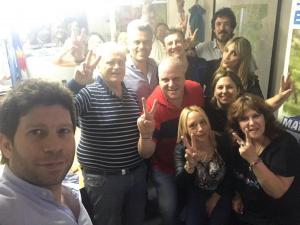 Marcelo Puella junto a compañeros en búnker del Frente de Todos de la Matanza